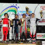 Olin Galli e André Nicastro (centro) no pódio do Campeonato Brasileiro de 2017, com Arthur Leist e Christian Castro Foto: Bruno Gorski