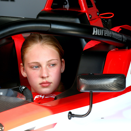 Aurelia Nobels conquista vaga no Ferrari Driver Academy ao vencer o FIA Girls On Track