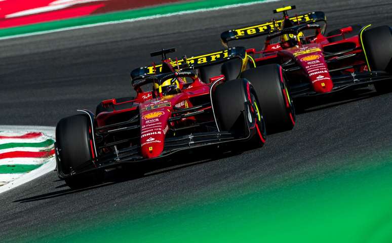 Ferrari descarta primeiro piloto, mas promete “agir” se tiver de escolher entre Leclerc e Sainz