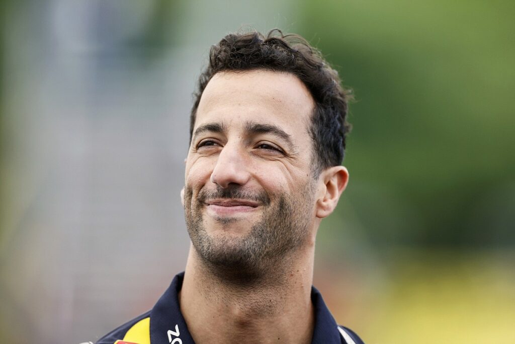 Ricciardo “sabia que ia receber” uma ligação da Red Bull