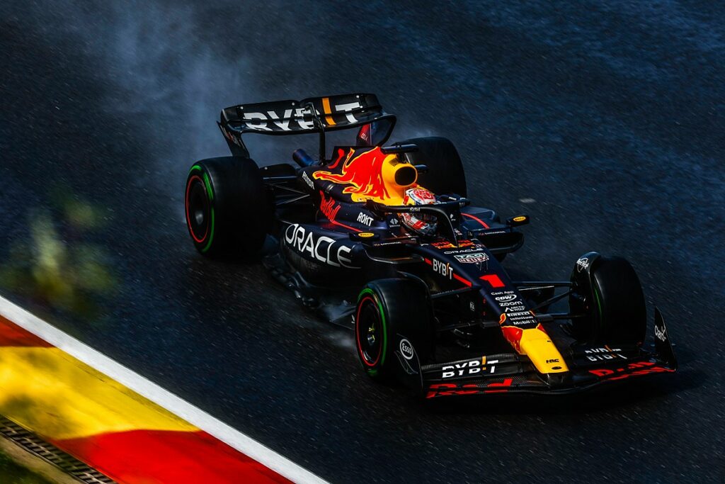 Com parada nos boxes, Verstappen vence sprint na Bélgica