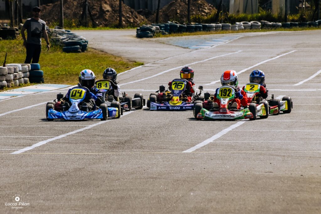Abertura do Campeonato Paulistinha de Kart 2023 em Guaratinguetá foi marcada por muitas disputas entre a garotada