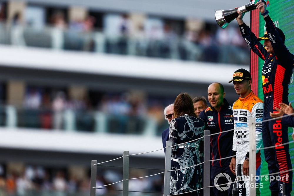 Max Verstappen, Red Bull Racing, 1st position, lifts the winners trophy