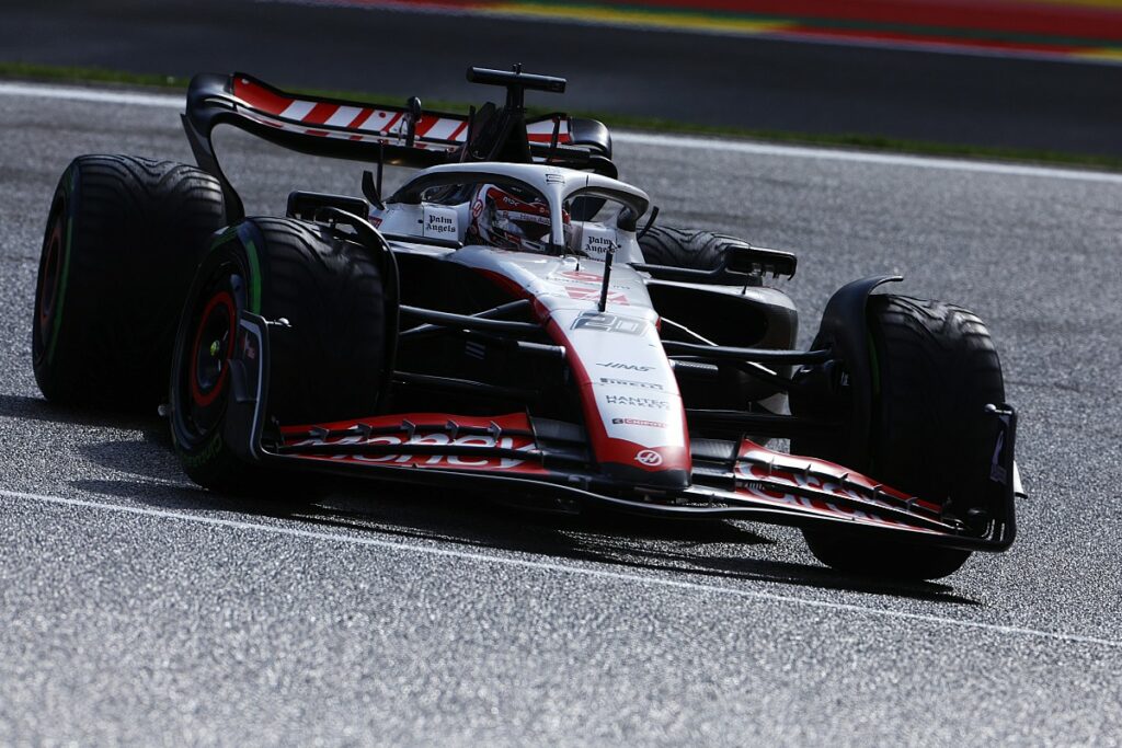 Magnussen é punido por incidente com Leclerc no quali de Spa