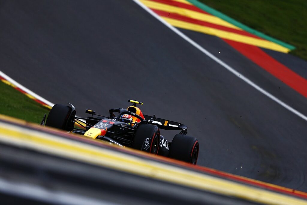 Mais de 20s atrás de Verstappen, Pérez se diz desamparado