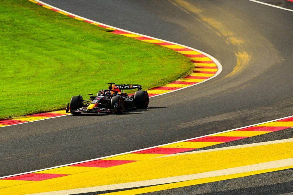 Verstappen garante pole para corrida sprint na Bélgica