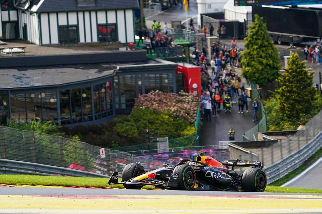 Verstappen se ‘recupera’ da punição e vence na Bélgica