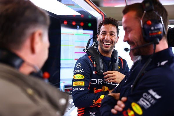 Red Bull confirma demissão de De Vries da AlphaTauri e resgata Ricciardo para F1 2023