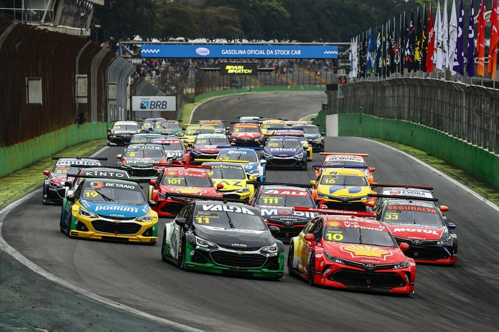 Zonta celebra vitória na corrida 2 da Stock Car em Interlagos