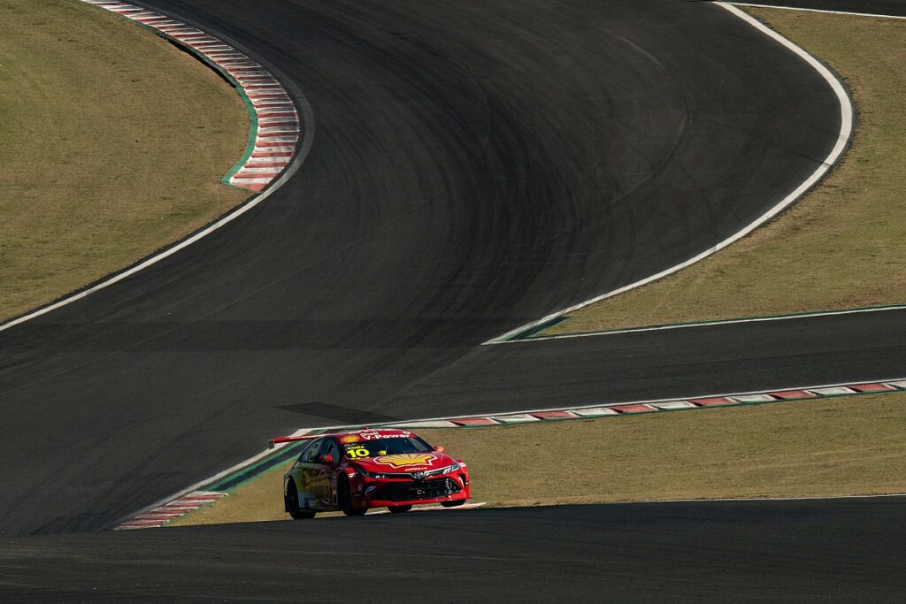 Zonta voa e se torna maior pole da Stock Car no Velocitta