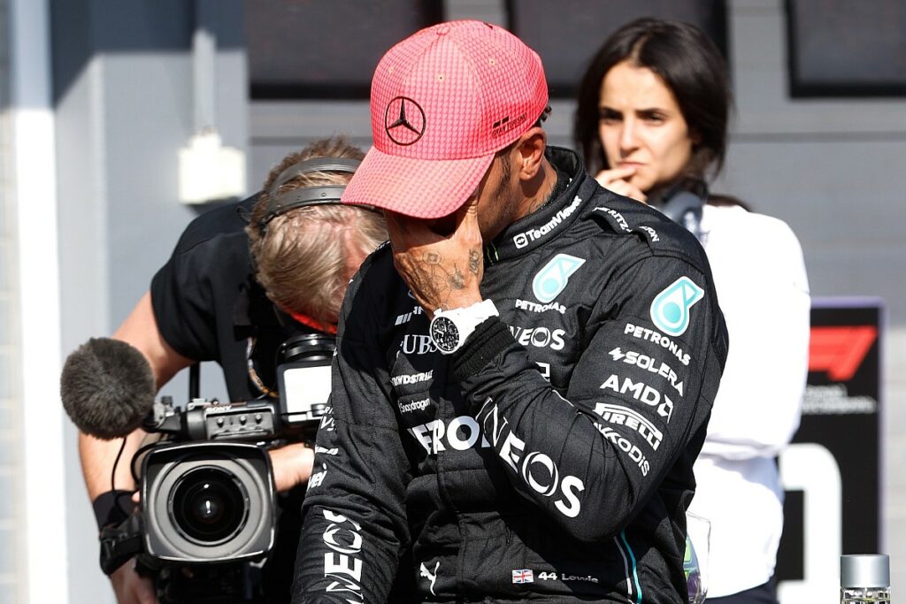 Hamilton recebe proposta da Ferrari; confira