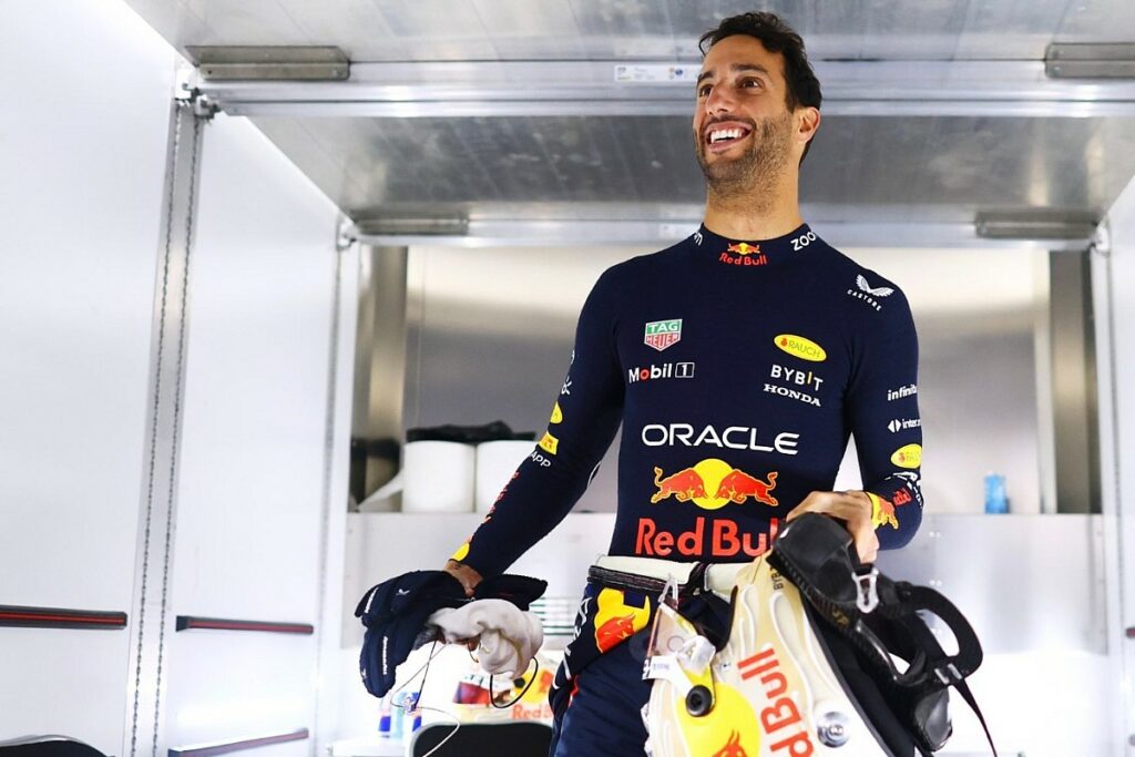 Marko avalia Ricciardo para 2025 e quase garante Tsunoda