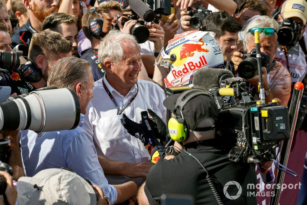 Max Verstappen, Red Bull Racing, 1st position, with Jos Verstappen and Helmut Marko, Consultant, Red Bull Racing, in Parc Ferme