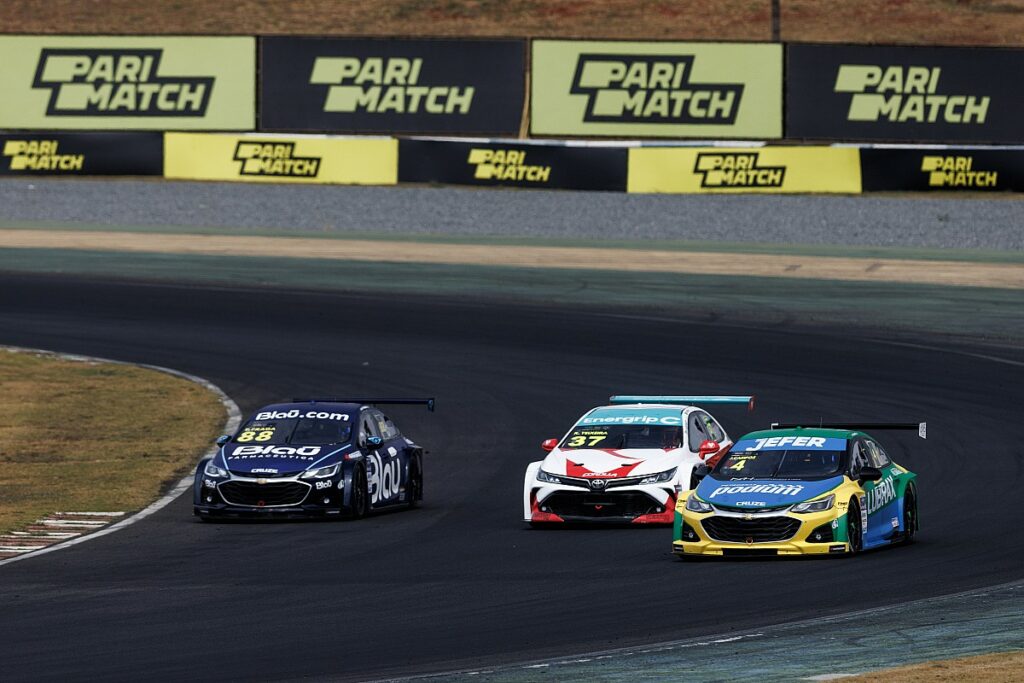 AO VIVO: Assista às corridas da Stock Car no 'oval' de Goiânia