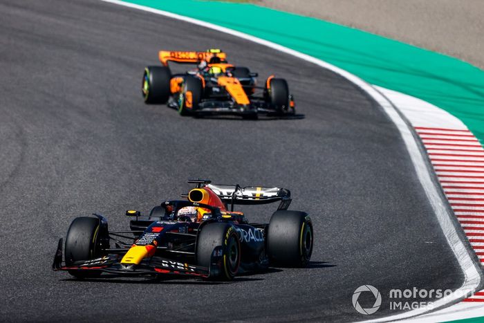 Max Verstappen, Red Bull Racing RB19, Lando Norris, McLaren MCL60