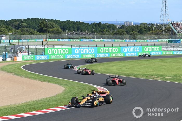 Oscar Piastri, McLaren MCL60, Charles Leclerc, Ferrari SF-23, Carlos Sainz, Ferrari SF-23