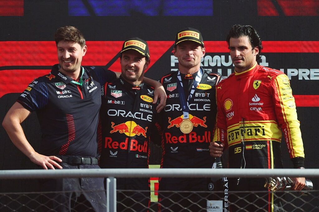 RETA FINAL: Sainz se impõe e caos se forma na Itália; o recorde de Verstappen