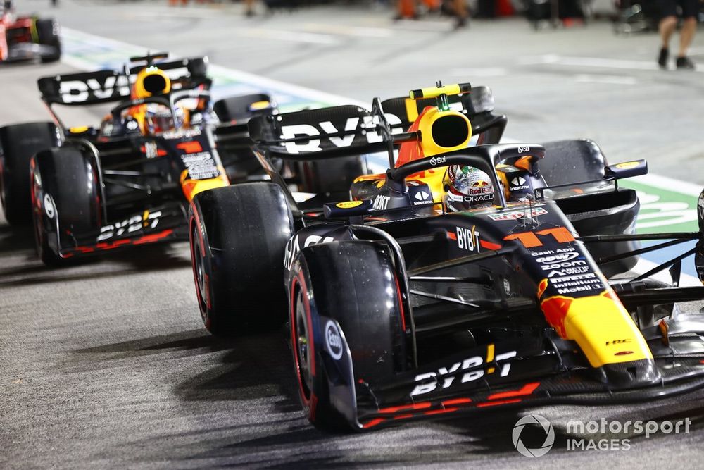 Sergio Perez, Red Bull Racing RB19, Max Verstappen, Red Bull Racing RB19, in the pit lane