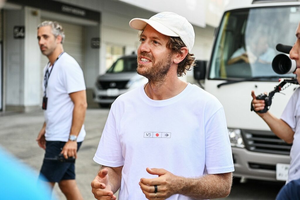 Vettel negocia volta às pistas como companheiro de Button