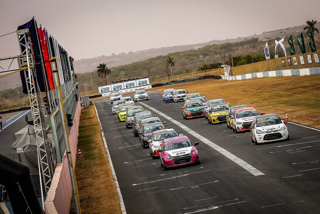 Brasil passa a ter escala completa no automobilismo profissional