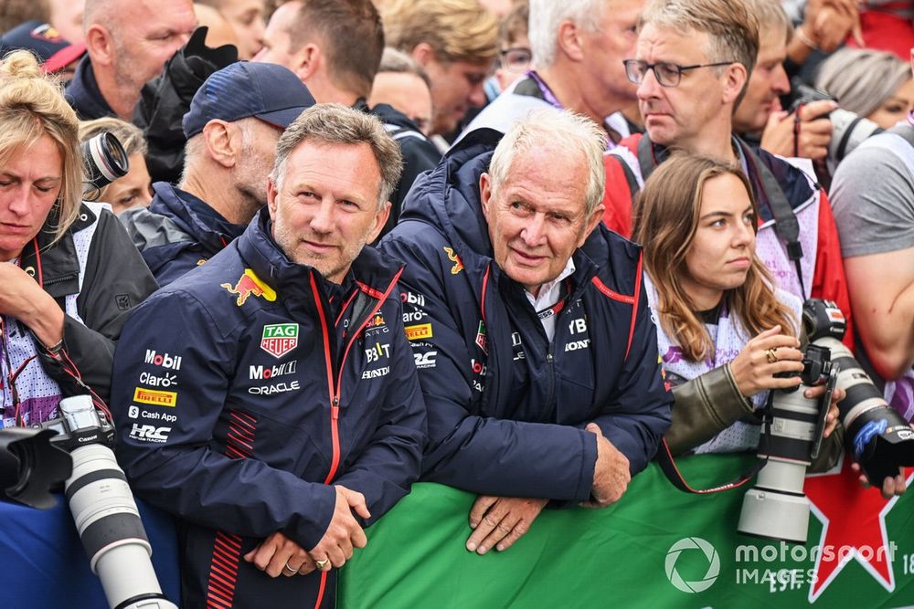 Christian Horner, Team Principal, Red Bull Racing, Helmut Marko, Consultant, Red Bull Racing, in Parc Ferme