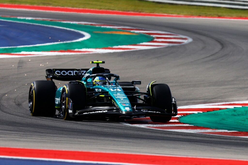 Duplas da Aston e da Haas largam do pitlane no GP dos EUA