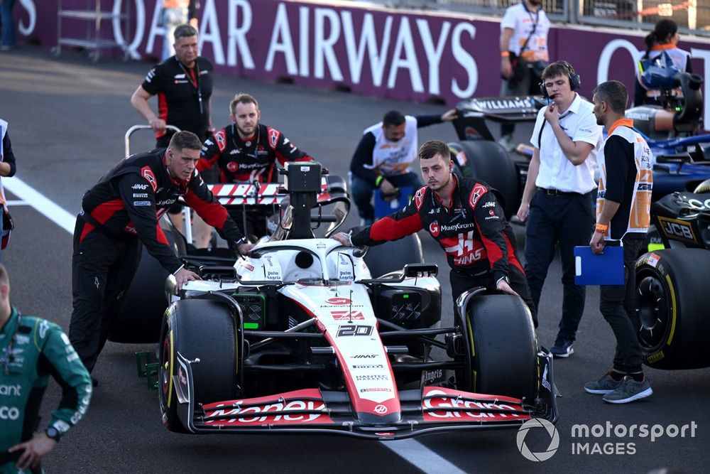 Mechanics move the car of Kevin Magnussen, Haas VF-23, in Parc Ferme after the Sprint