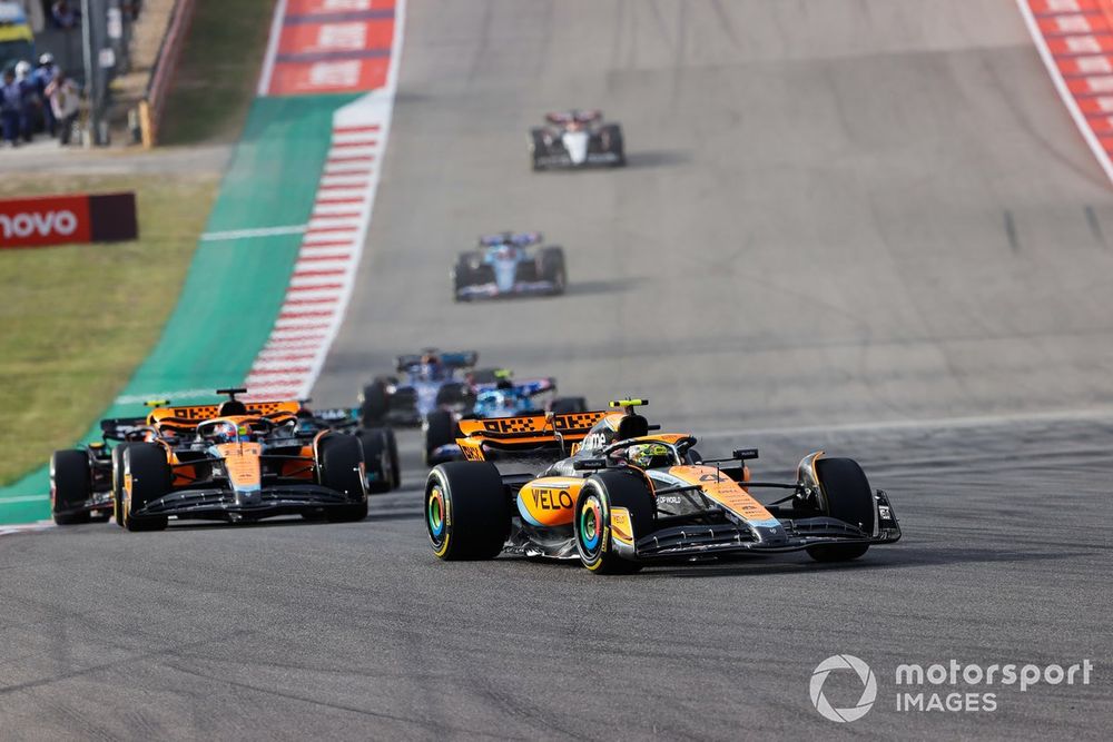 Lando Norris, McLaren MCL60, Oscar Piastri, McLaren MCL60, Sergio Perez, Red Bull Racing RB19