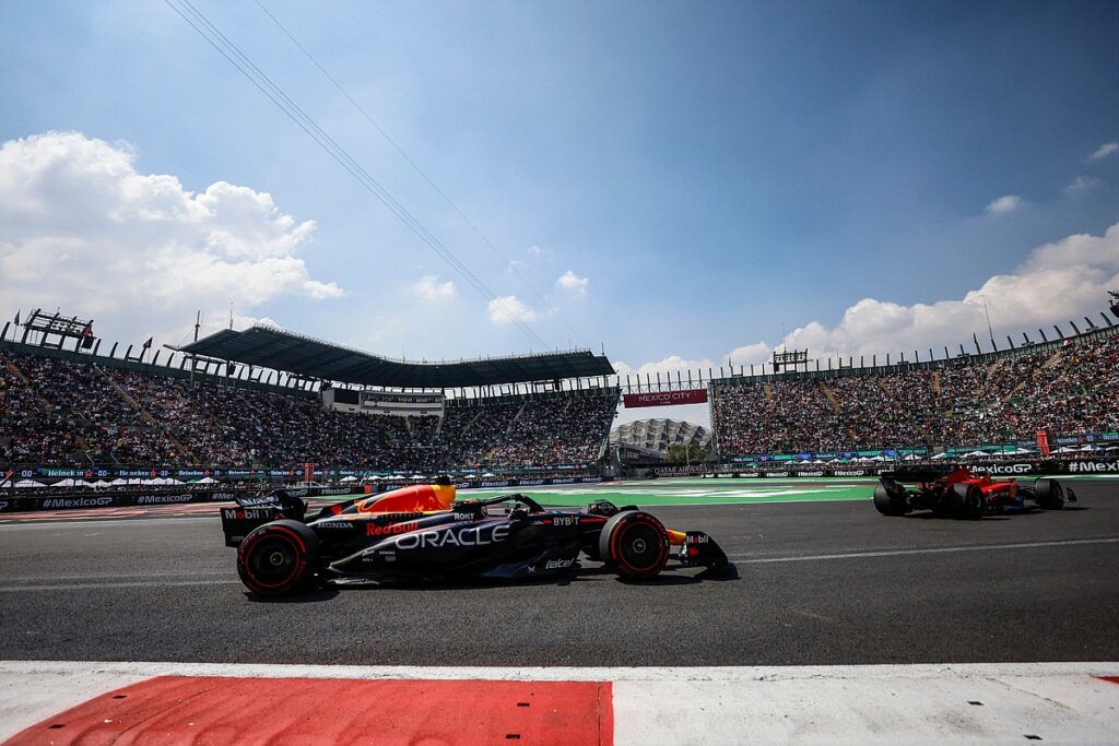 Verstappen volta a dominar e é o mais rápido do dia no México