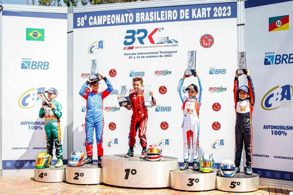 Bicampeão brasileiro aos 8 anos de idade, Pedro Campos faz história no kartismo do Brasil