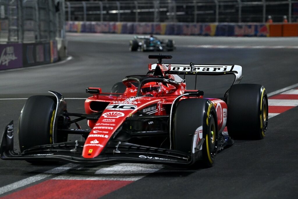 Leclerc fala de estratégia da Ferrari e embate com Verstappen