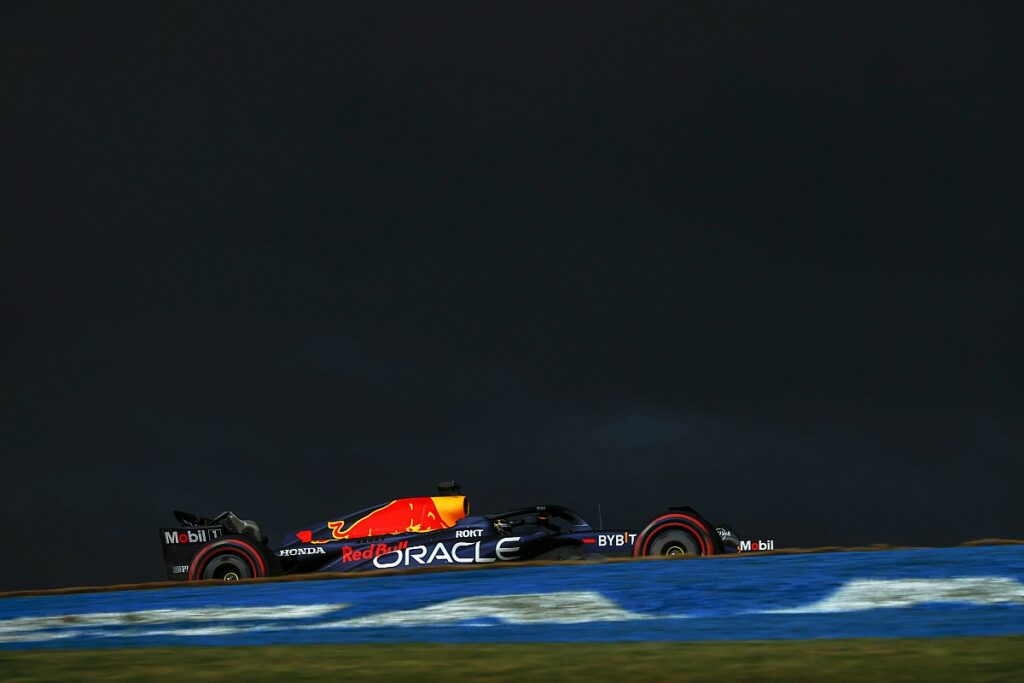 Chuva em Interlagos causa colapso de estrutura no GP de SP