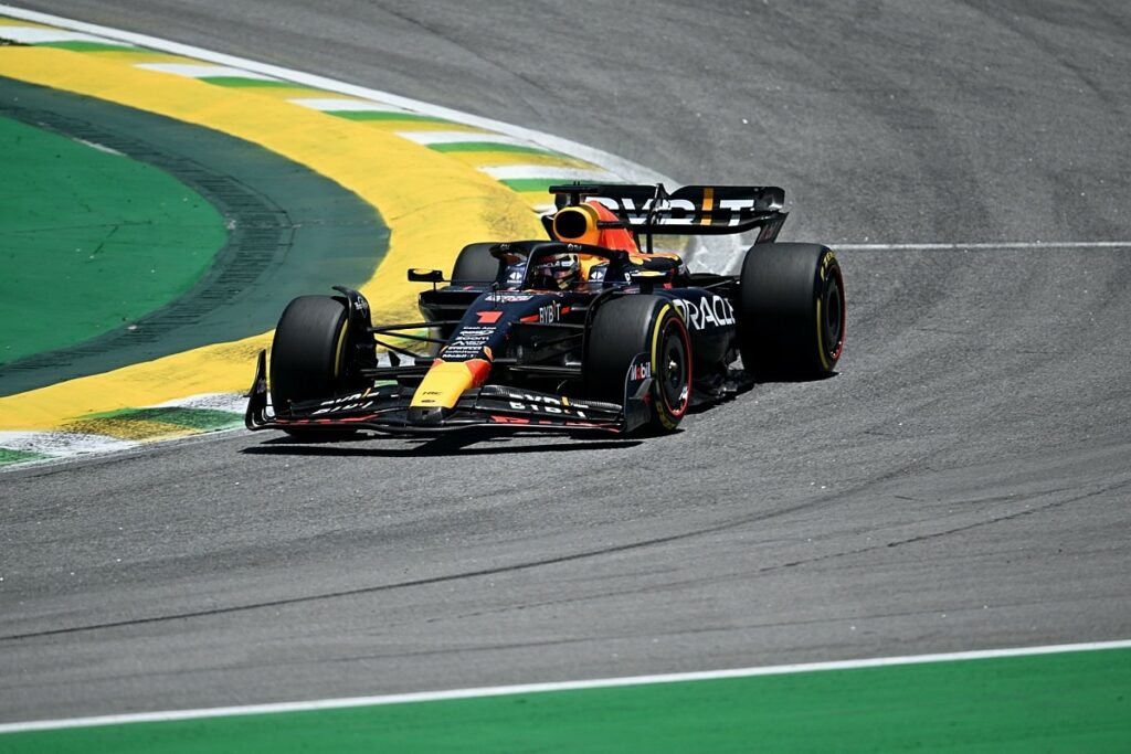 F1-Verstappen bate Norris e vence a sprint; Pérez 3º, Hamilton 7º