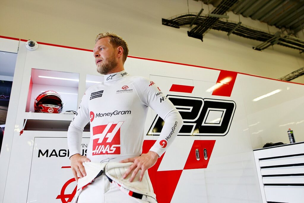 Magnussen perde dia de mídia no Brasil por problema com voo