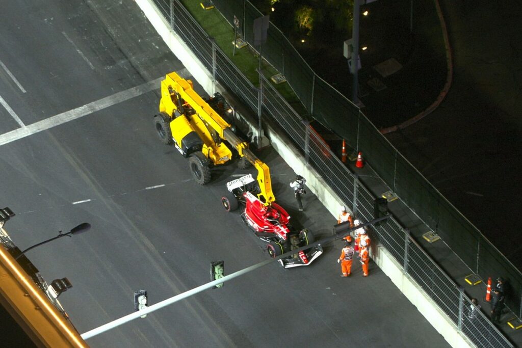 Problema na pista faz TL1 durar 20 minutos em Las Vegas