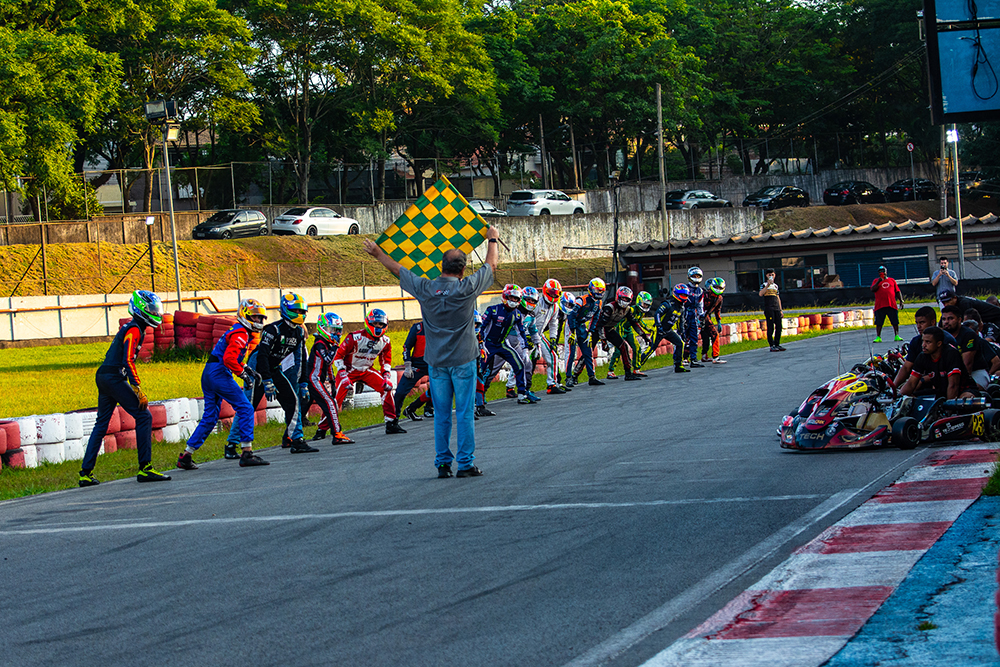 V11 Challenge teve estreia em Interlagos marcada pela primeira vitória geral de uma equipe da categoria Júnior