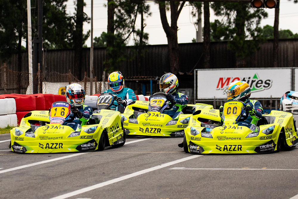 Karteiros Mega Kart é pole position na largada das 500 Milhas nesta quinta-feira