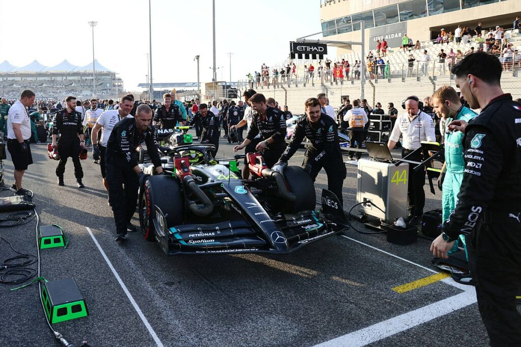 Diretor técnico da Mercedes detalha declínio da equipe