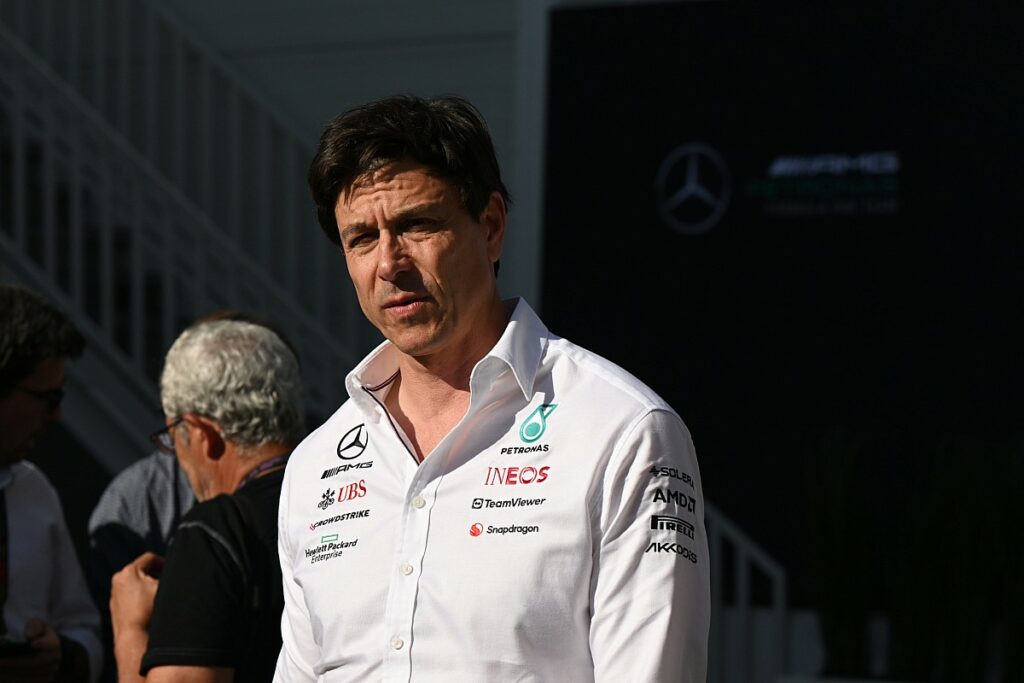 Por que Toto Wolff não está nas redes sociais?