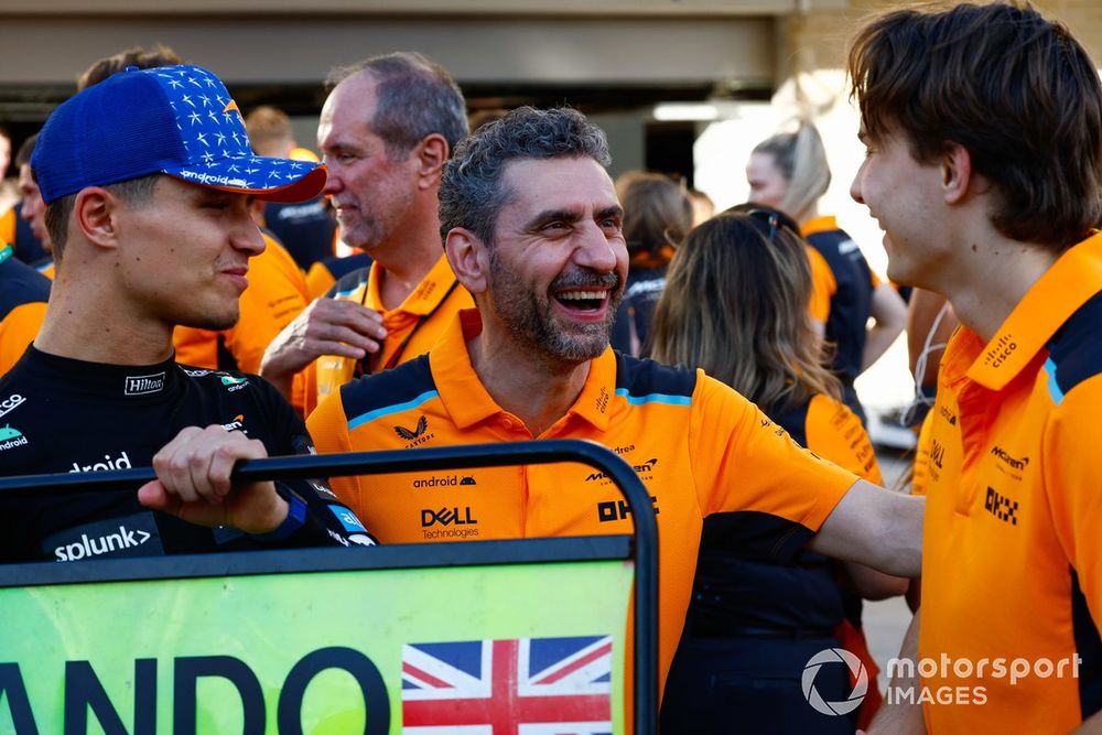 Andrea Stella, Team Principal, McLaren, Lando Norris, McLaren, 3rd position, Oscar Piastri, McLaren, the McLaren team celebrate after the race