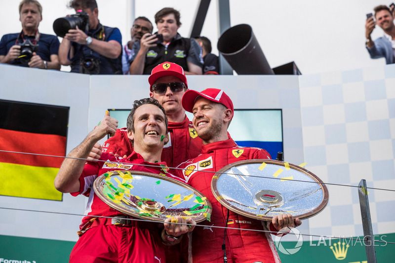 Podyum: Inaki Rueda, Ferrari Yarış Stratejisti, Sebastian Vettel, Ferrari ve Kimi Raikkonen, Ferrari
