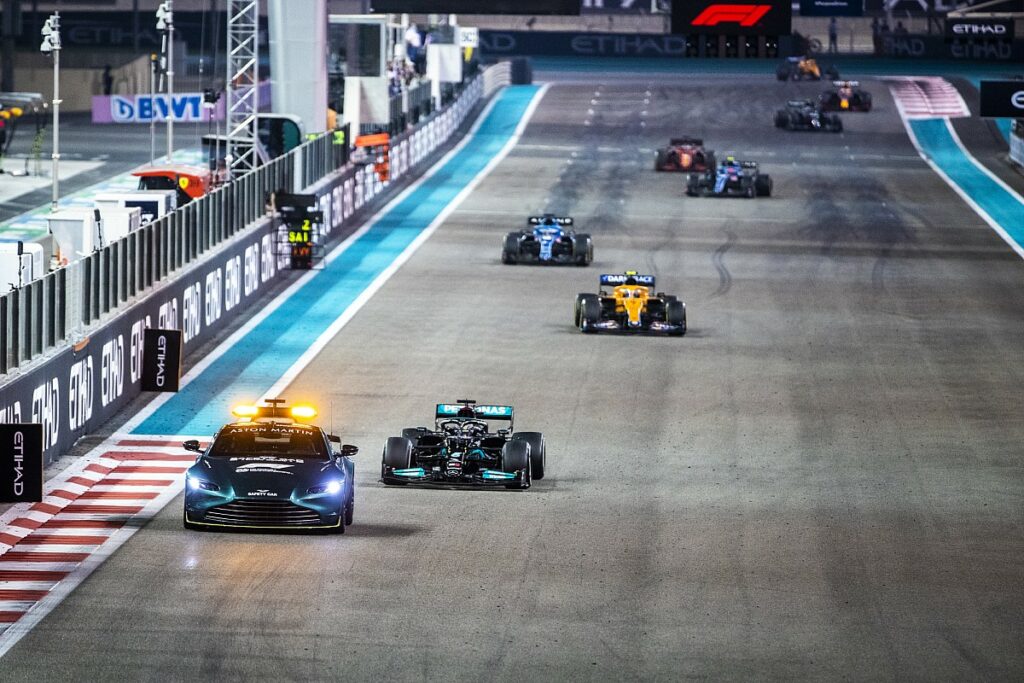 Decisão mostra que Mercedes perderia recurso por Abu Dhabi-21