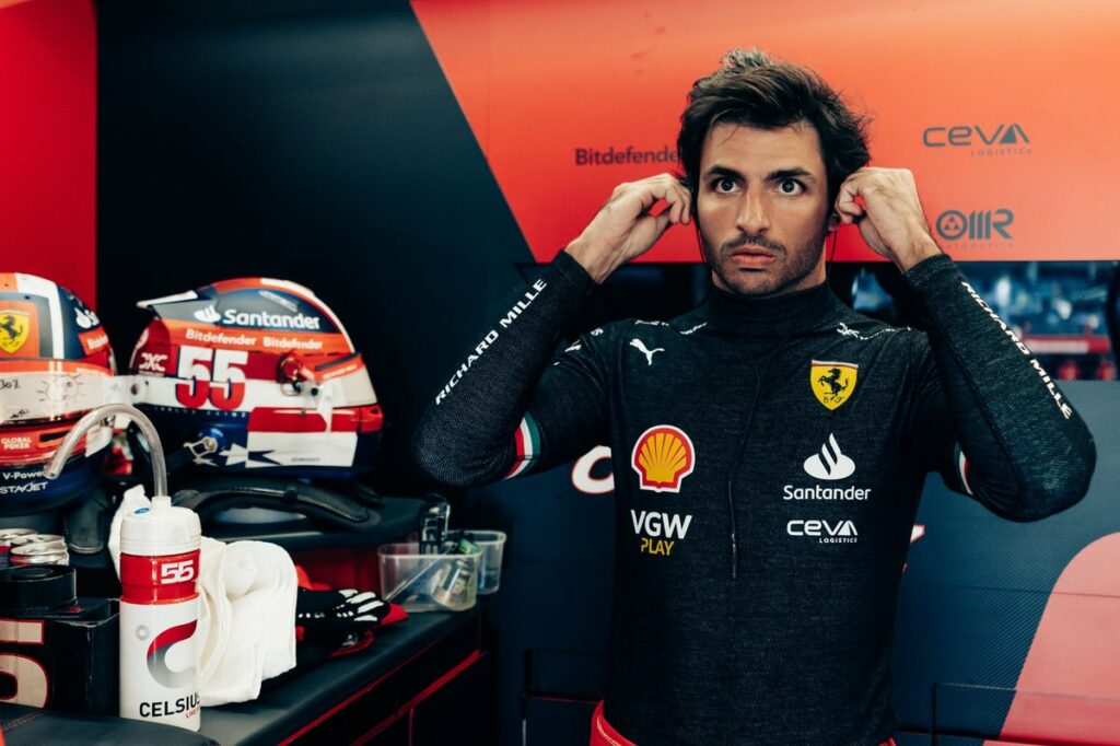 Sainz manda recado enfático após notícia de Hamilton na Ferrari