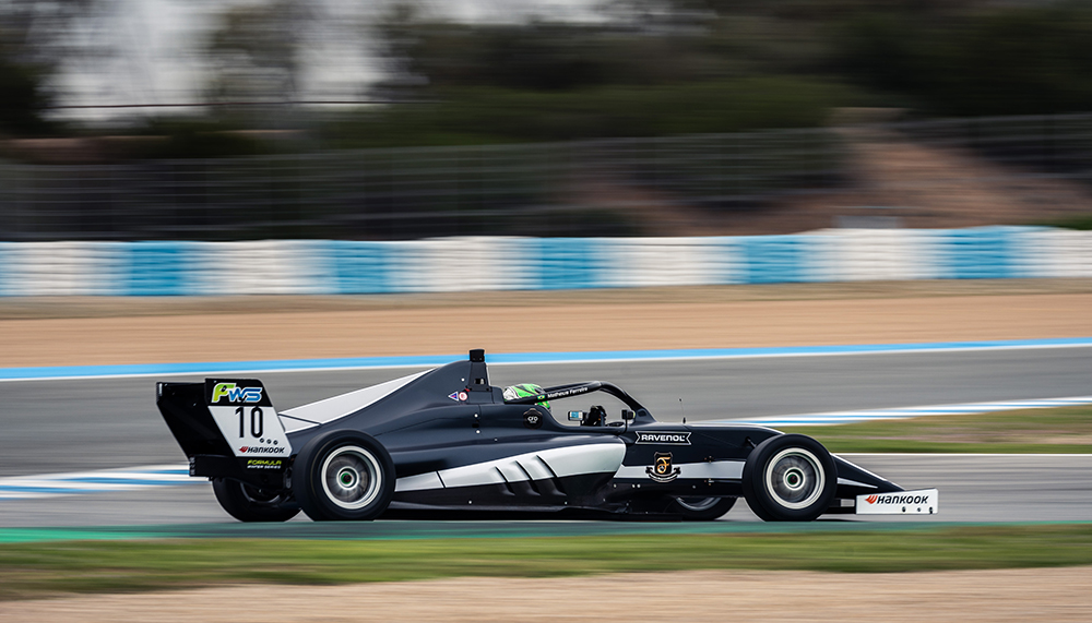 Matheus Ferreira subiu no pódio de Jerez em sua estreia na Fórmula 4 Winter Series