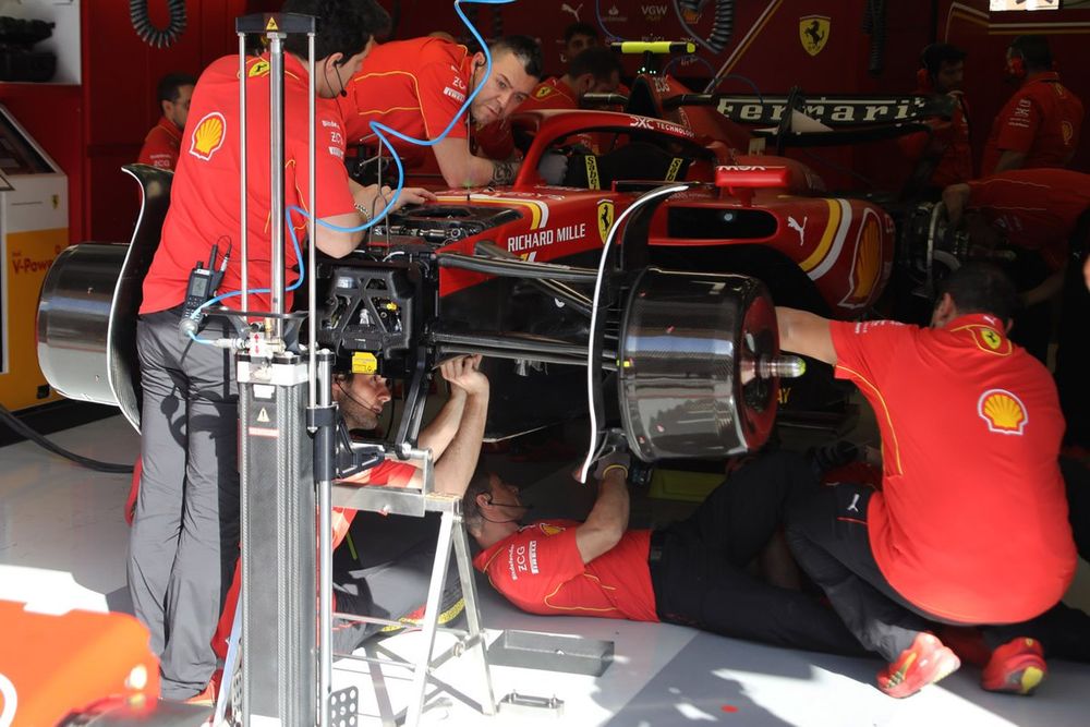 Ferrari SF-24: si lavora nella preparazione della vettura in vista del primo GP 2024