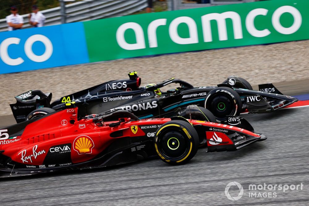 Sir Lewis Hamilton, Mercedes F1 W14, battles with Carlos Sainz, Ferrari SF-23