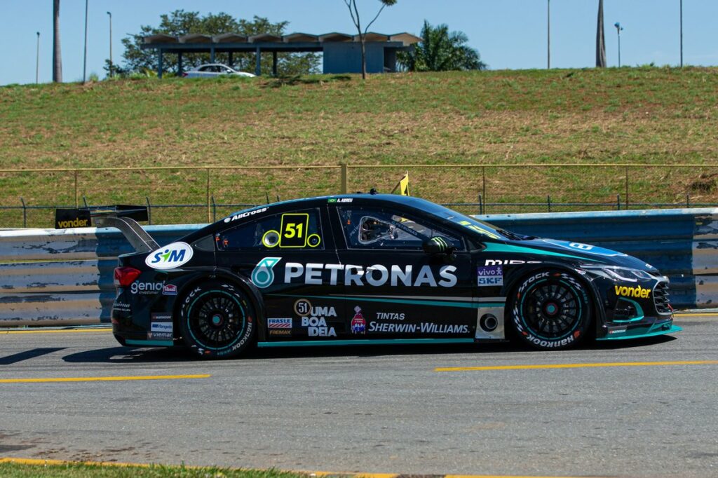 Petronas renova patrocínio com Átila Abreu na Stock Car