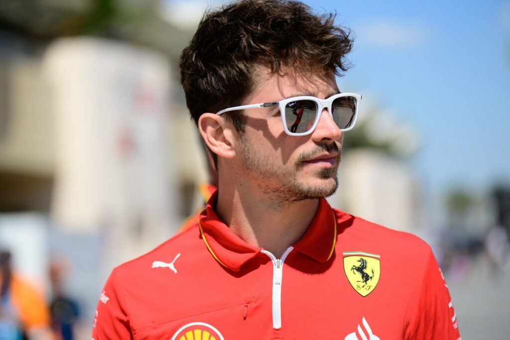 Leclerc admite que Mercedes tem ritmo de volta “um pouco surpreendente”