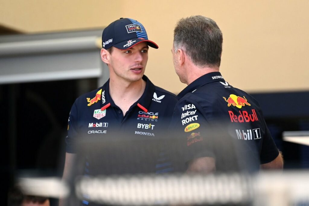 ANÁLISE-Guerra na RBR pode provocar ida de Verstappen à Mercedes?