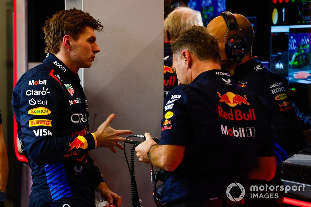 Max Verstappen, piloto da Red Bull Racing, com Christian Horner, chefe de equipe, Red Bull Racing